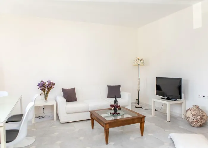 Apanemi Beachhouse Дом отдыха *