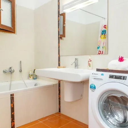 Apanemi Beachhouse *